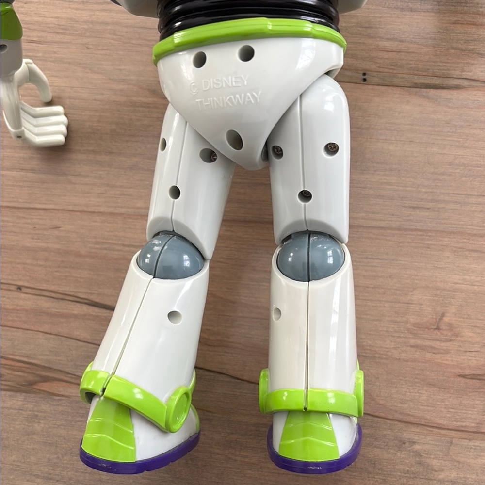 Buzz Lightyear Action Figure - Picture 8 of 15